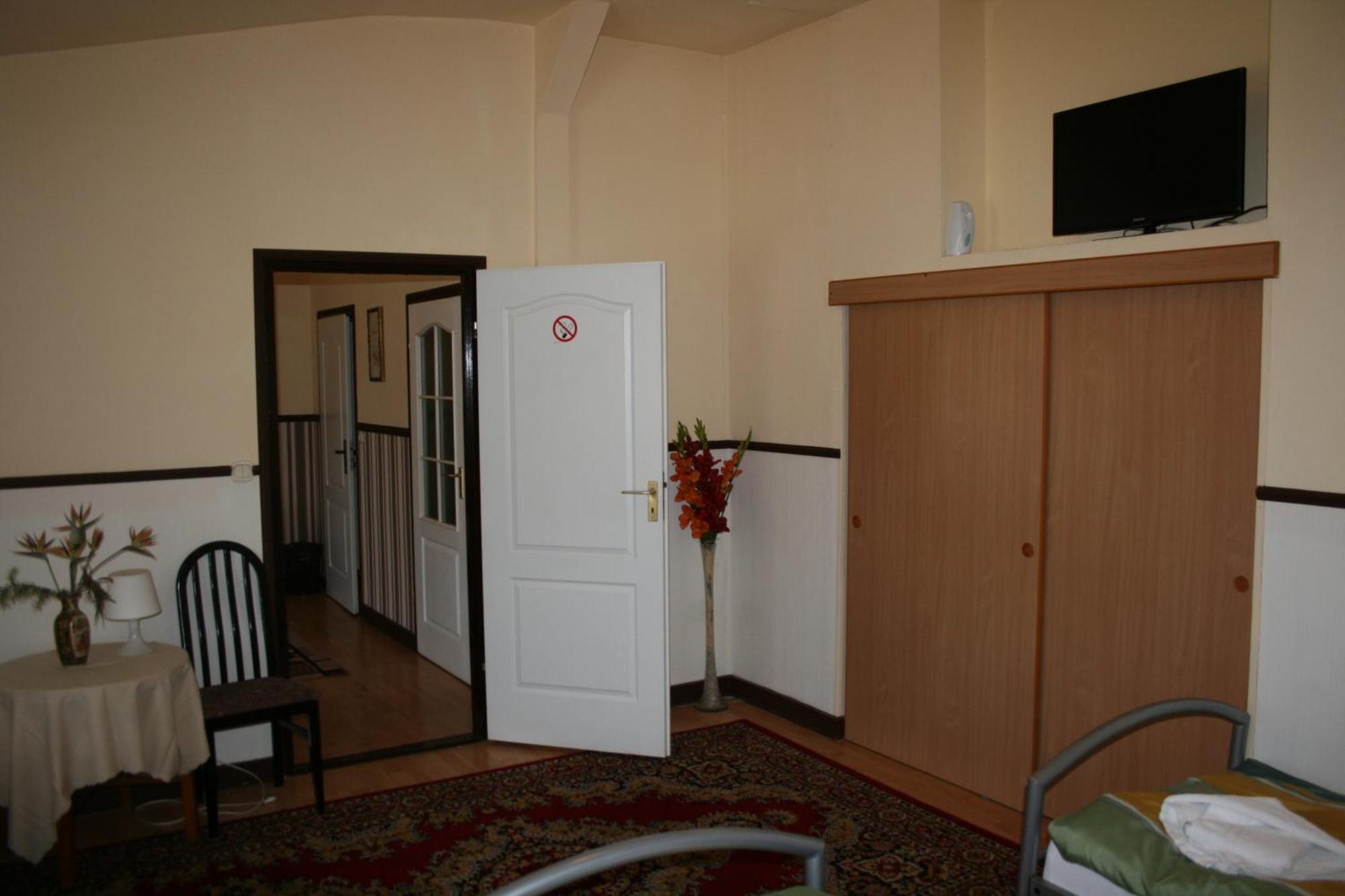 Hotel Komfort Inn - Dwor Hubertus Piekary Śląskie Oda fotoğraf