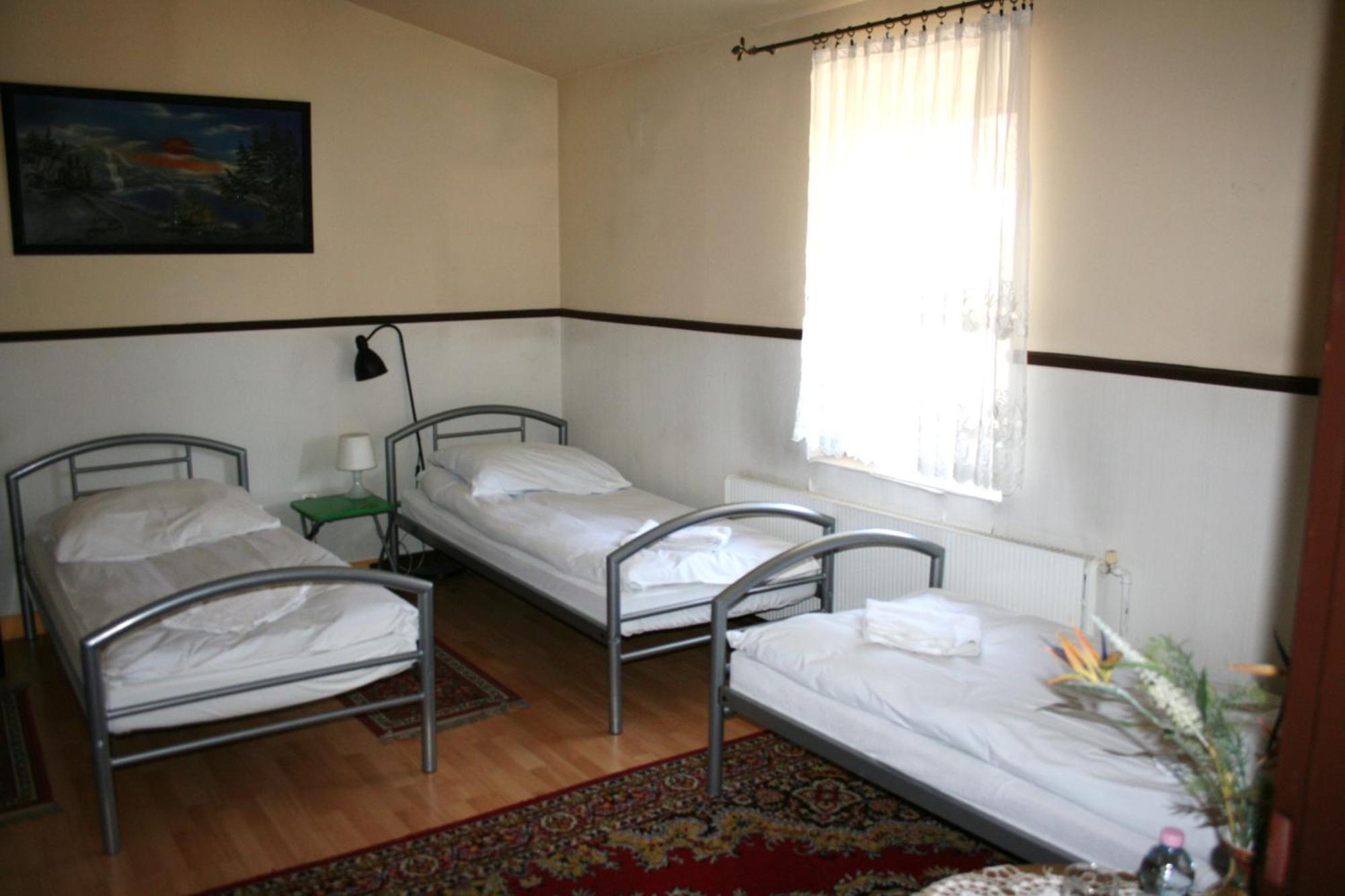 Hotel Komfort Inn - Dwor Hubertus Piekary Śląskie Oda fotoğraf