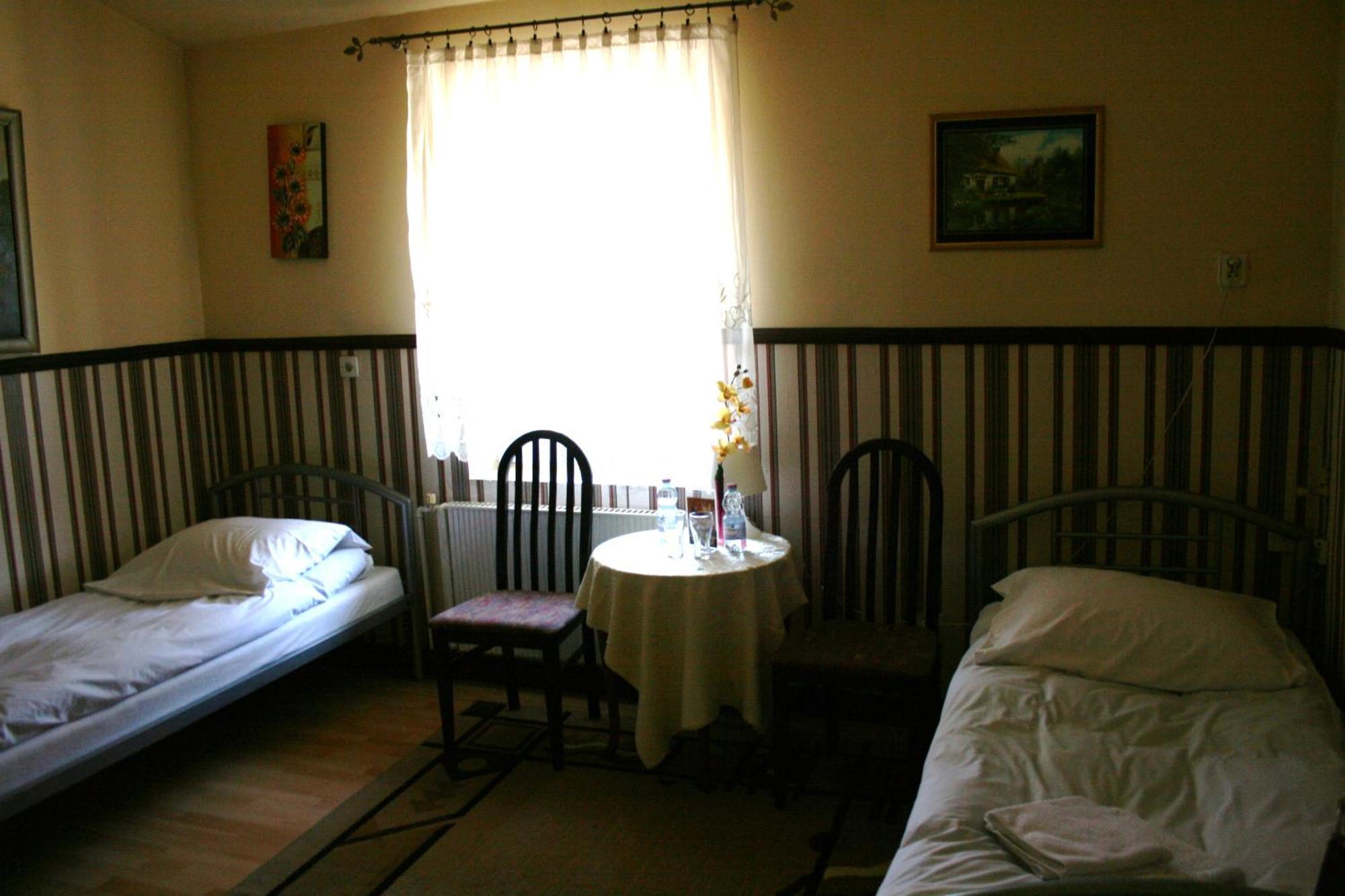 Hotel Komfort Inn - Dwor Hubertus Piekary Śląskie Oda fotoğraf