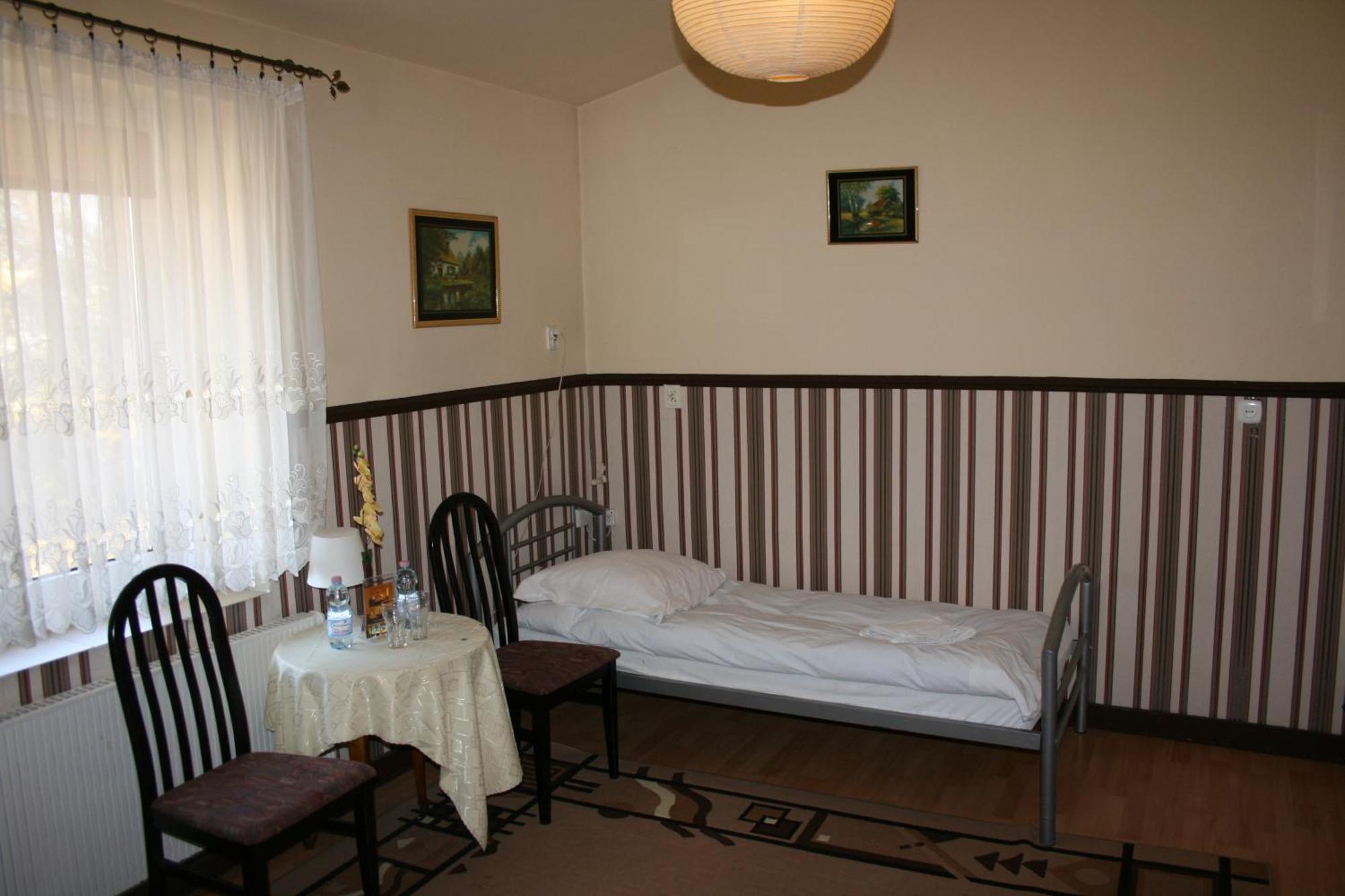 Hotel Komfort Inn - Dwor Hubertus Piekary Śląskie Oda fotoğraf