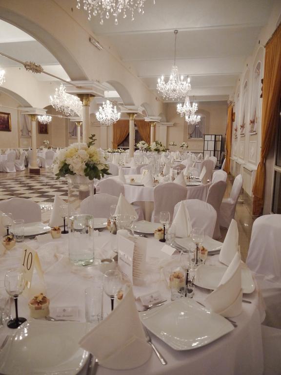 Hotel Komfort Inn - Dwor Hubertus Piekary Śląskie Dış mekan fotoğraf