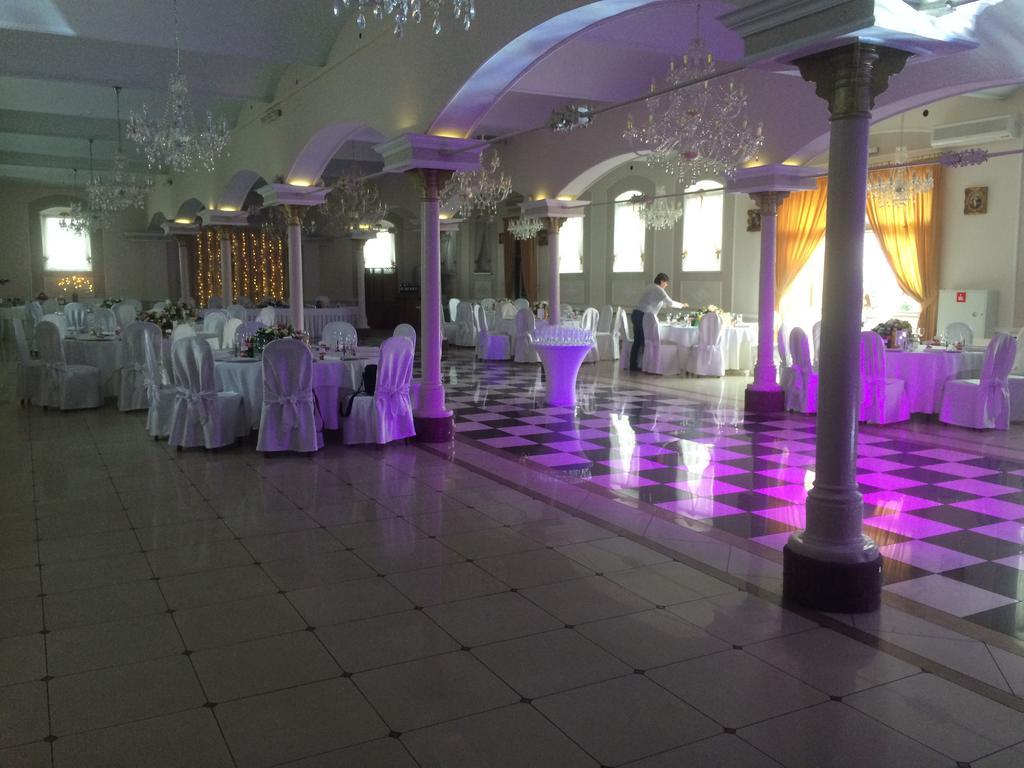 Hotel Komfort Inn - Dwor Hubertus Piekary Śląskie Dış mekan fotoğraf