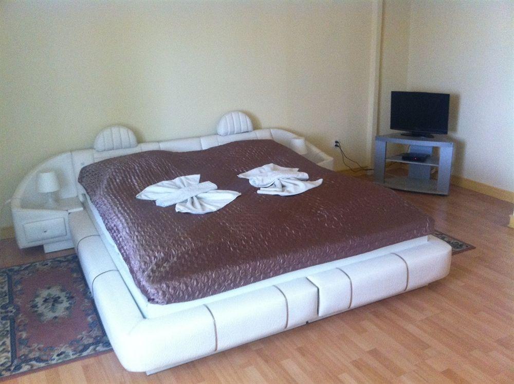 Hotel Komfort Inn - Dwor Hubertus Piekary Śląskie Dış mekan fotoğraf