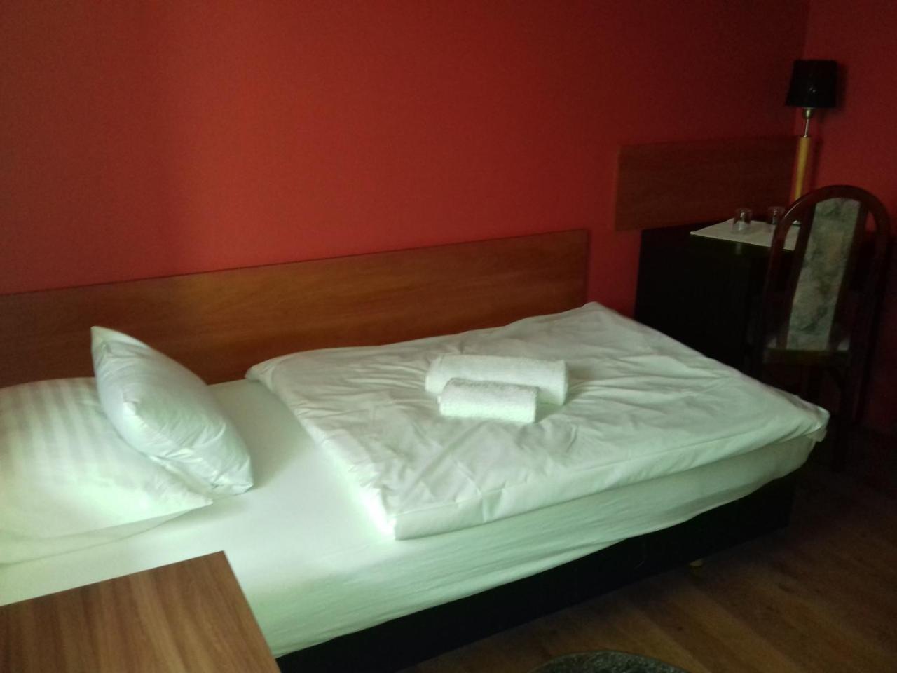 Hotel Komfort Inn - Dwor Hubertus Piekary Śląskie Dış mekan fotoğraf