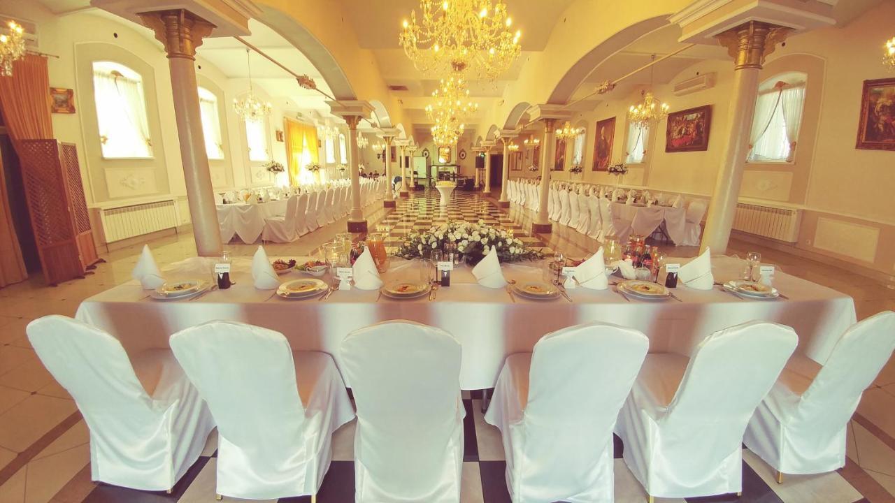 Hotel Komfort Inn - Dwor Hubertus Piekary Śląskie Dış mekan fotoğraf