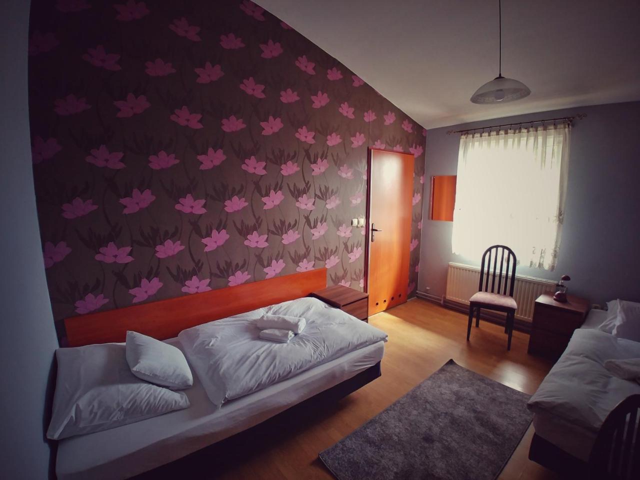 Hotel Komfort Inn - Dwor Hubertus Piekary Śląskie Dış mekan fotoğraf