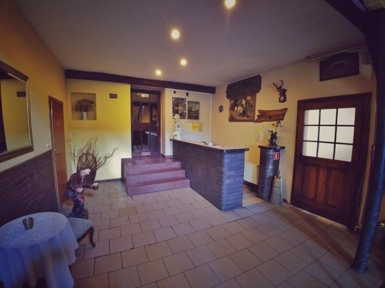 Hotel Komfort Inn - Dwor Hubertus Piekary Śląskie Dış mekan fotoğraf